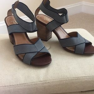 NWOT Crown Vintage, navy & white stripe sandal